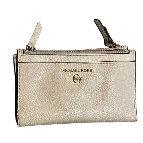 Michael Kors Beige leather Wallet Zippered Pockets Card Slots - Picture 1 of 7
